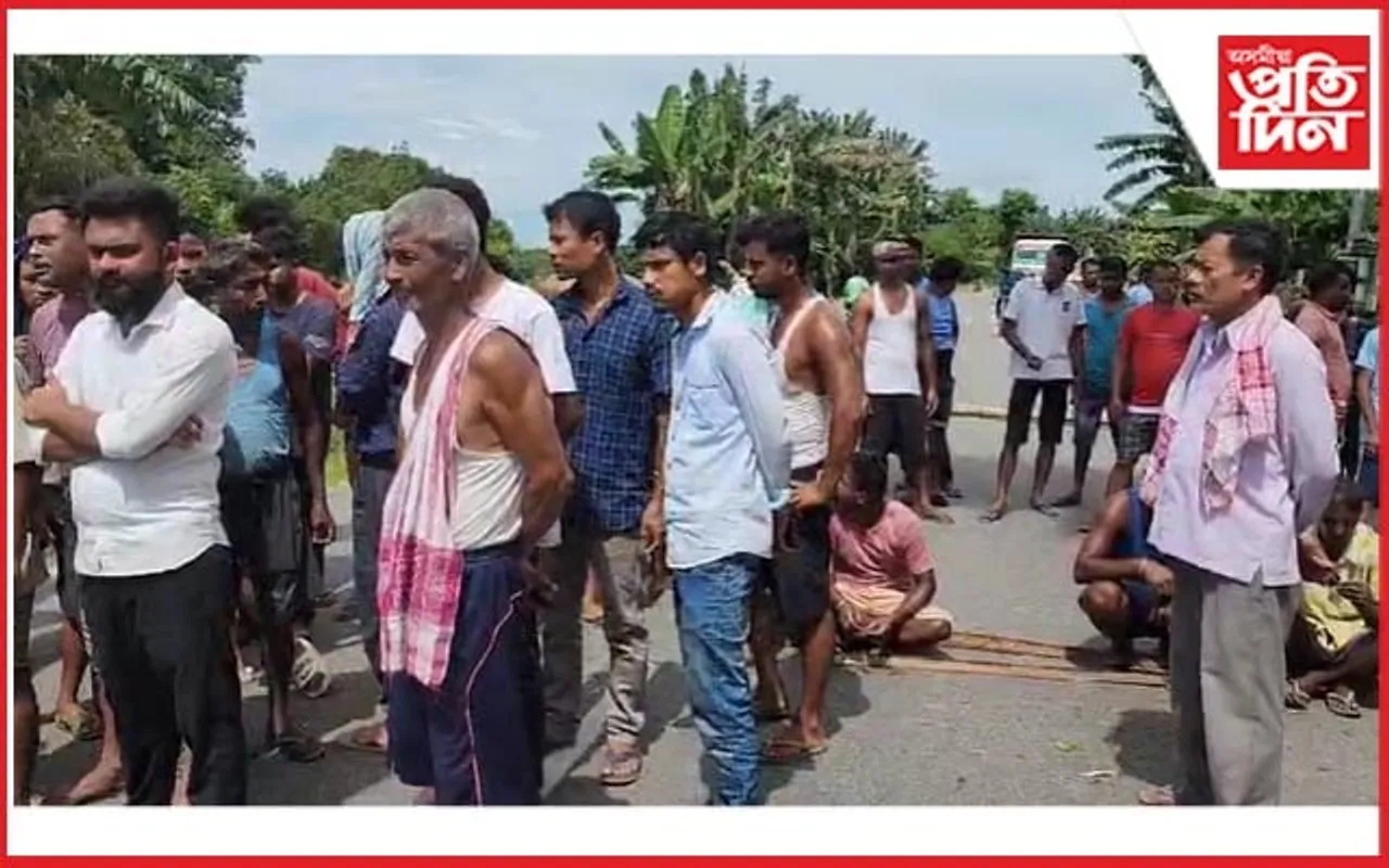 পথ দুৰ্ঘটনাক কেন্দ্ৰ কৰি মাজুলীৰ পুৰণিবাৰীত উত্তপ্ত পৰিস্থিতিঃ ৰাইজৰ পথ অৱৰোধ...